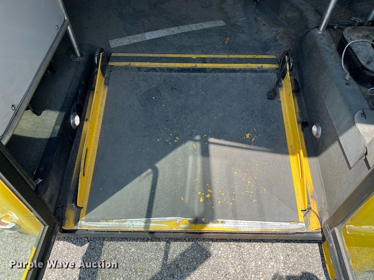 image for item LF9344 2017 Chevrolet Express G4500  shuttle bus