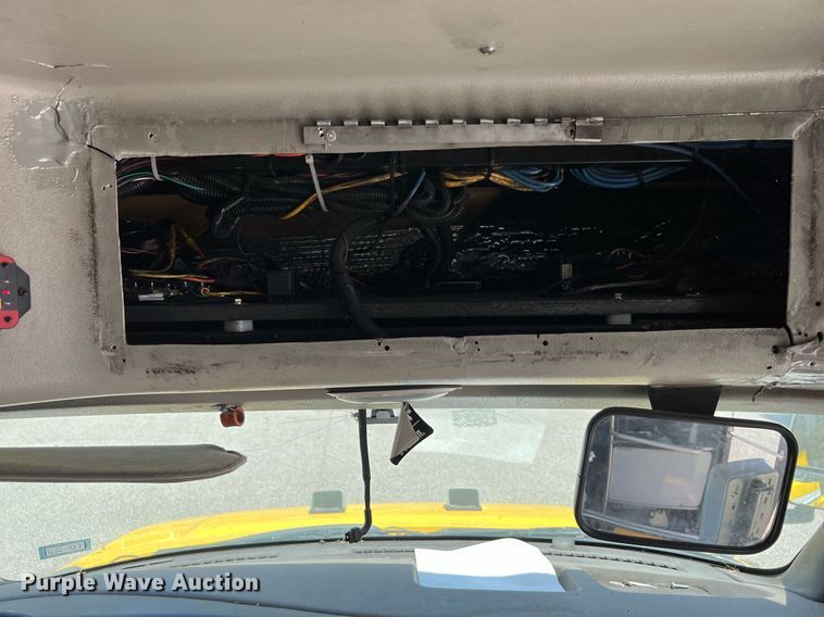 image for item LF9344 2017 Chevrolet Express G4500  shuttle bus