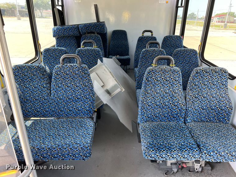 image for item LF9344 2017 Chevrolet Express G4500  shuttle bus