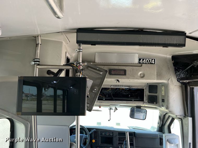 image for item LF9344 2017 Chevrolet Express G4500  shuttle bus