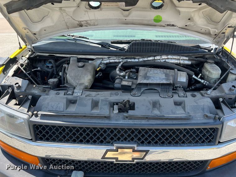 image for item LF9344 2017 Chevrolet Express G4500  shuttle bus