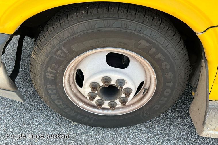 image for item LF9344 2017 Chevrolet Express G4500  shuttle bus