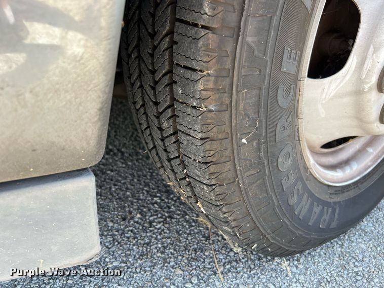 image for item LF9344 2017 Chevrolet Express G4500  shuttle bus