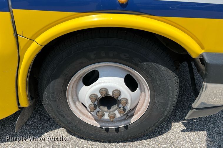 image for item LF9344 2017 Chevrolet Express G4500  shuttle bus