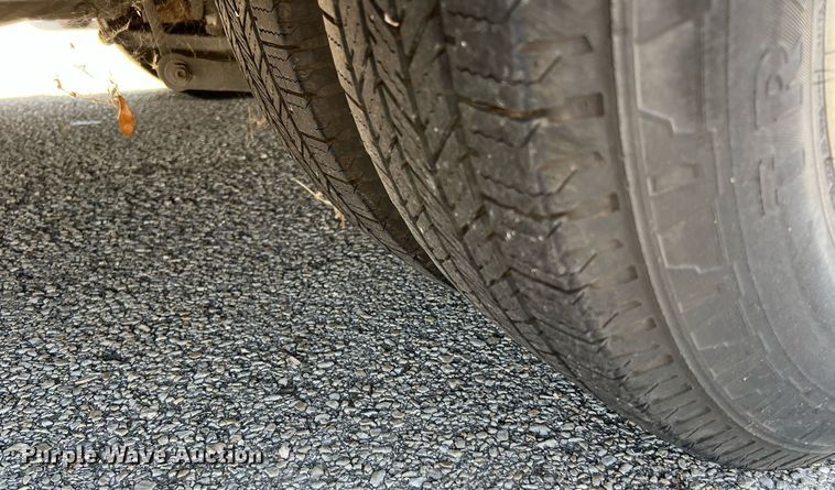 image for item LF9344 2017 Chevrolet Express G4500  shuttle bus