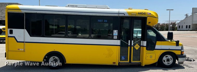 image for item LF9345 2017 Arboc Specialty Vehicles  shuttle bus