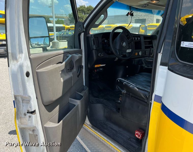 image for item LF9345 2017 Arboc Specialty Vehicles  shuttle bus