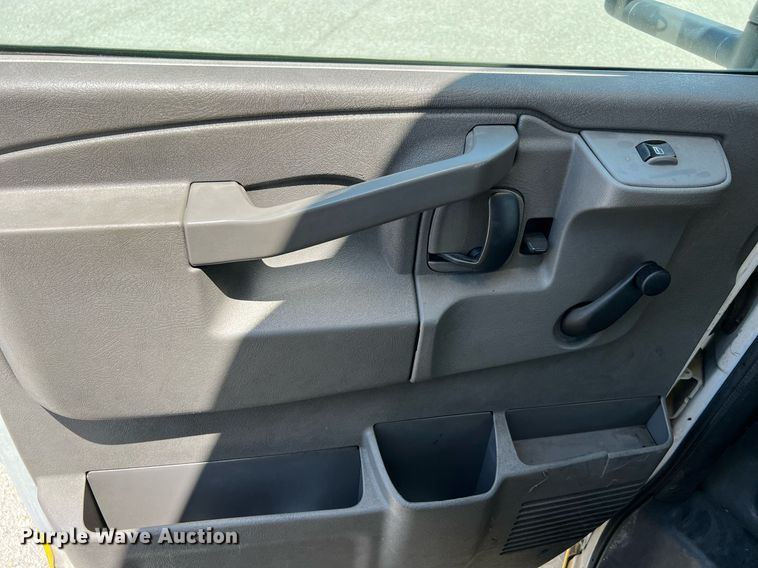 image for item LF9345 2017 Arboc Specialty Vehicles  shuttle bus