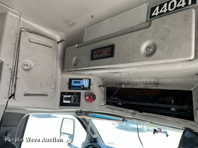 image for item LF9345 2017 Arboc Specialty Vehicles  shuttle bus