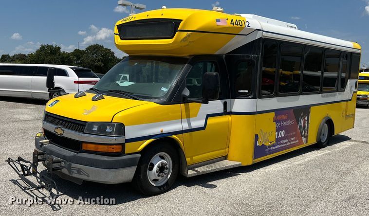 image for item LF9346 2016 Chevrolet Express G4500  shuttle bus