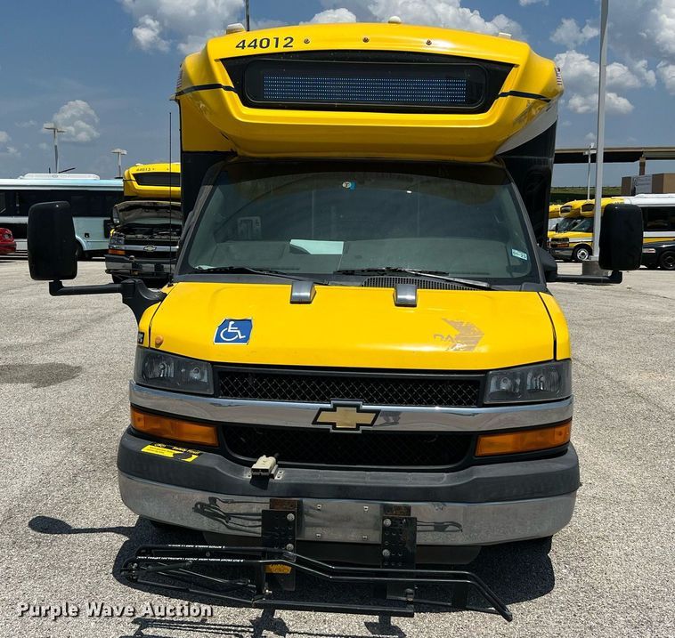 image for item LF9346 2016 Chevrolet Express G4500  shuttle bus