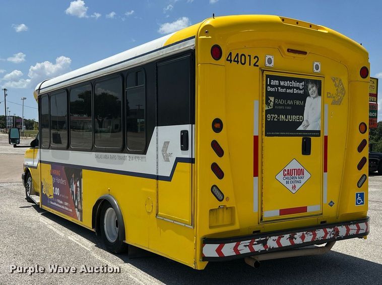 image for item LF9346 2016 Chevrolet Express G4500  shuttle bus