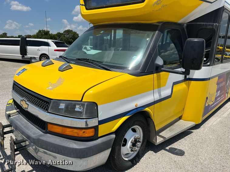 image for item LF9346 2016 Chevrolet Express G4500  shuttle bus