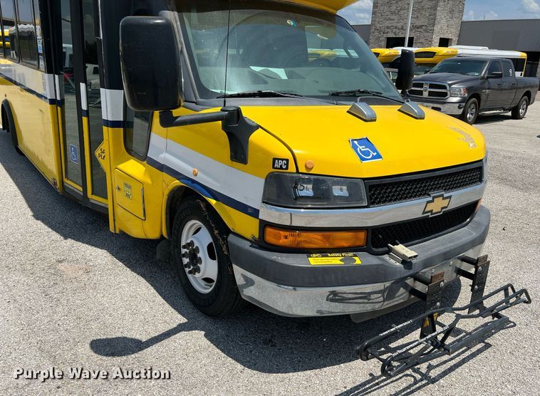 image for item LF9346 2016 Chevrolet Express G4500  shuttle bus
