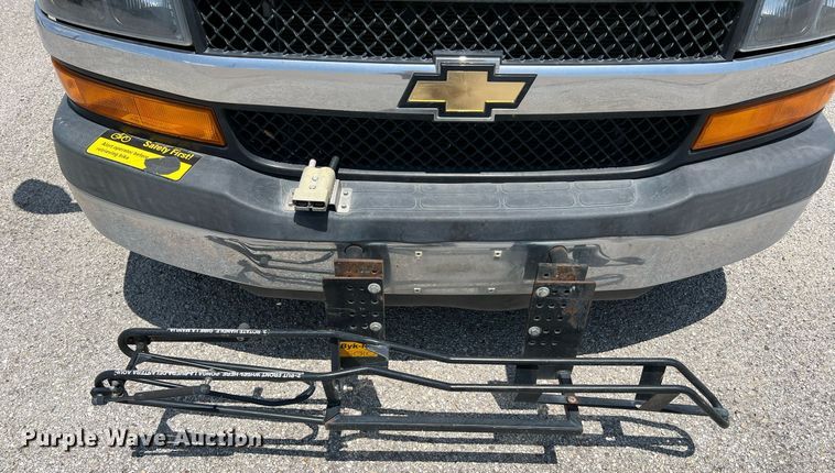 image for item LF9346 2016 Chevrolet Express G4500  shuttle bus