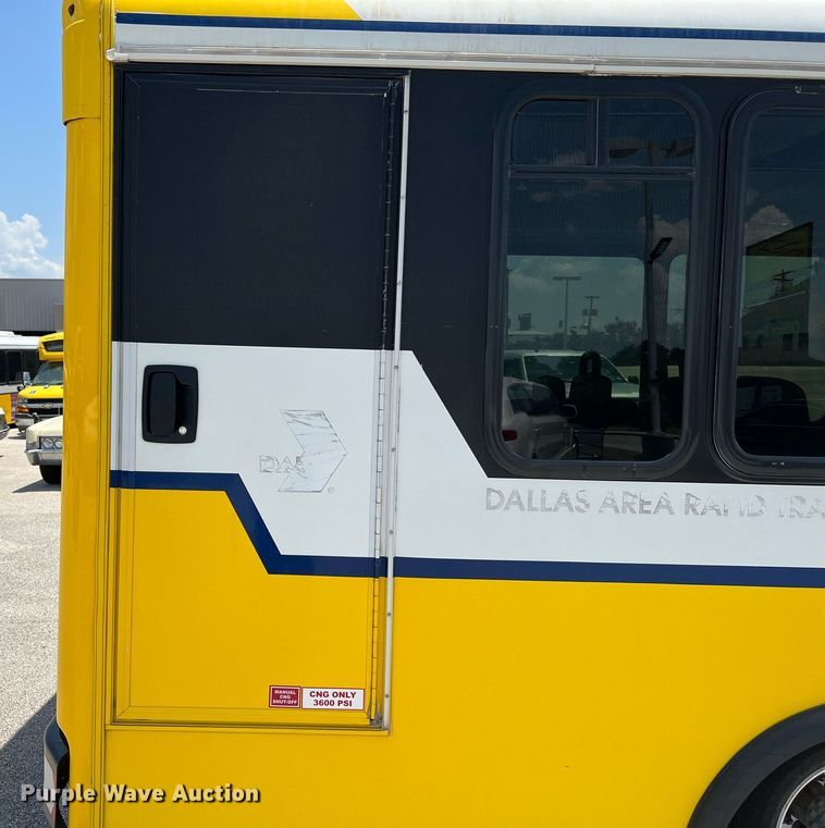 image for item LF9346 2016 Chevrolet Express G4500  shuttle bus