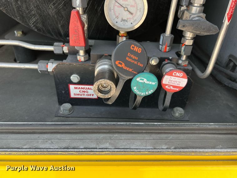 image for item LF9346 2016 Chevrolet Express G4500  shuttle bus