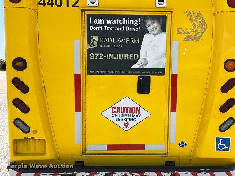 image for item LF9346 2016 Chevrolet Express G4500  shuttle bus