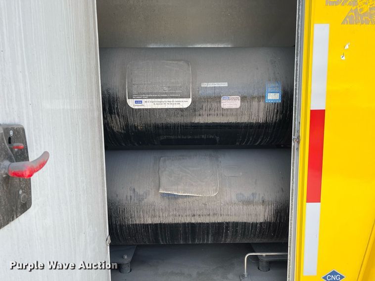 image for item LF9346 2016 Chevrolet Express G4500  shuttle bus