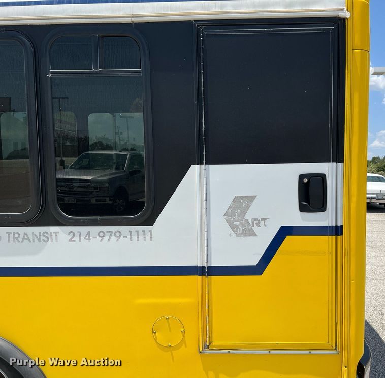 image for item LF9346 2016 Chevrolet Express G4500  shuttle bus