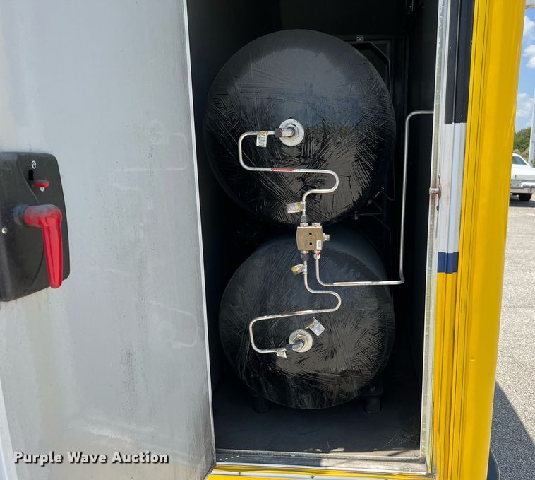 image for item LF9346 2016 Chevrolet Express G4500  shuttle bus