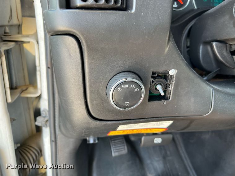 image for item LF9346 2016 Chevrolet Express G4500  shuttle bus