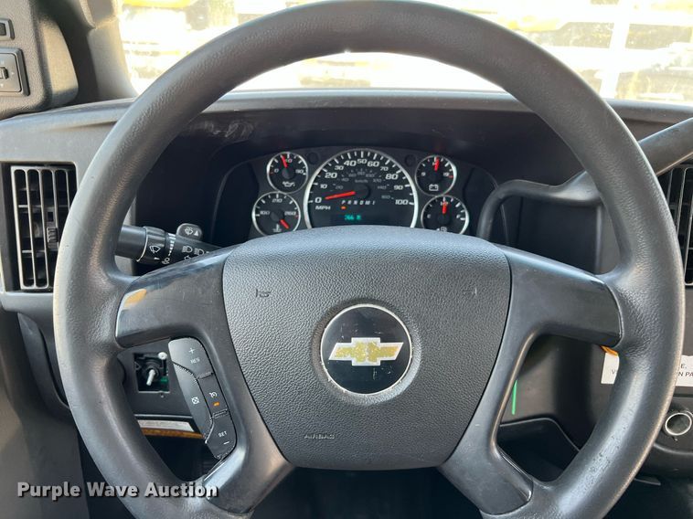 image for item LF9346 2016 Chevrolet Express G4500  shuttle bus