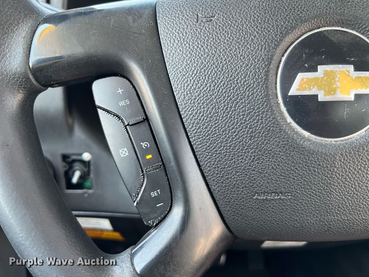 image for item LF9346 2016 Chevrolet Express G4500  shuttle bus