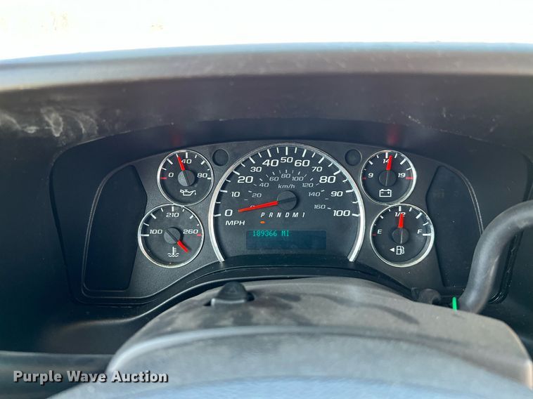 image for item LF9346 2016 Chevrolet Express G4500  shuttle bus