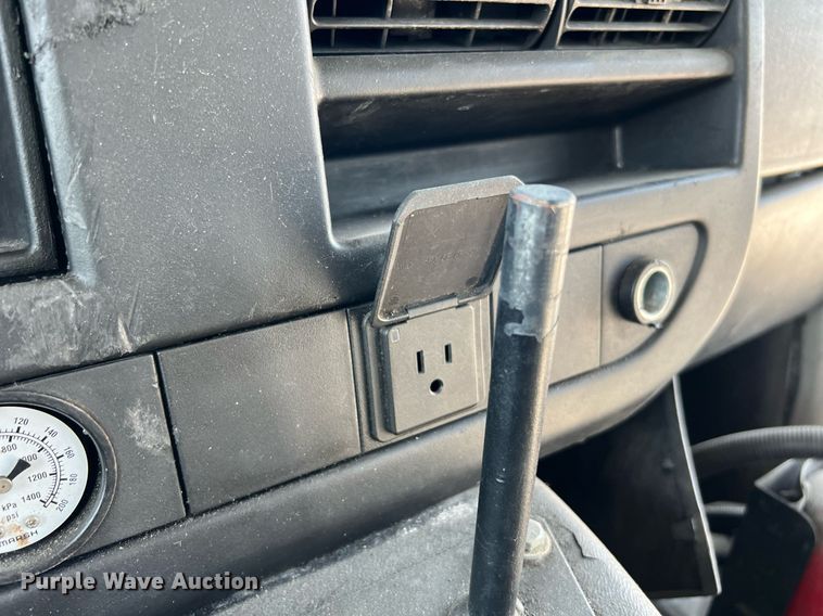 image for item LF9346 2016 Chevrolet Express G4500  shuttle bus