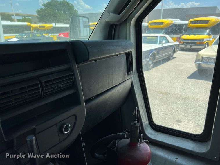 image for item LF9346 2016 Chevrolet Express G4500  shuttle bus