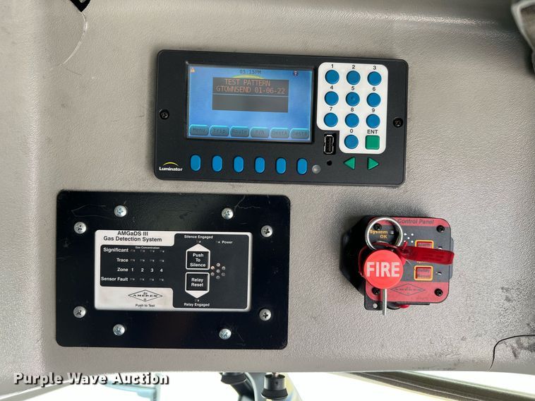 image for item LF9346 2016 Chevrolet Express G4500  shuttle bus