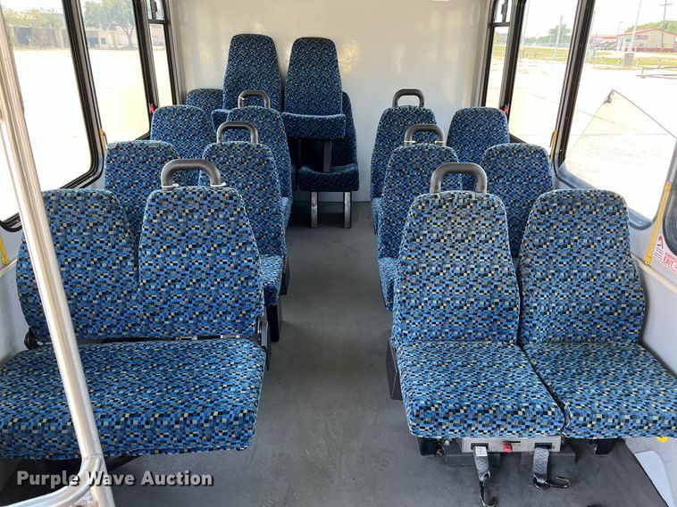 image for item LF9346 2016 Chevrolet Express G4500  shuttle bus