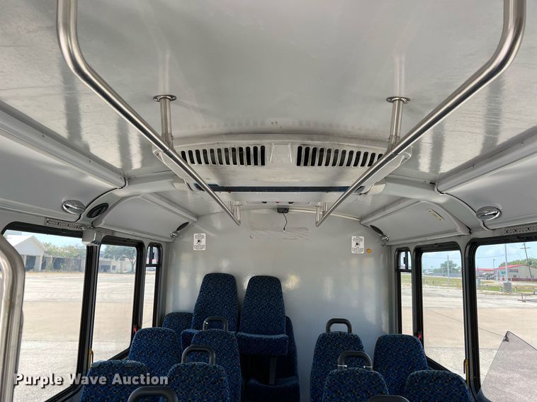 image for item LF9346 2016 Chevrolet Express G4500  shuttle bus