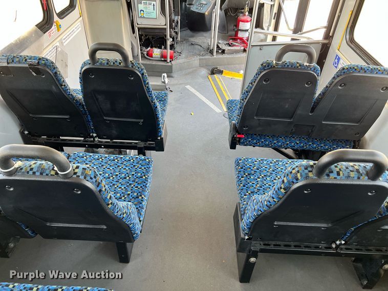 image for item LF9346 2016 Chevrolet Express G4500  shuttle bus