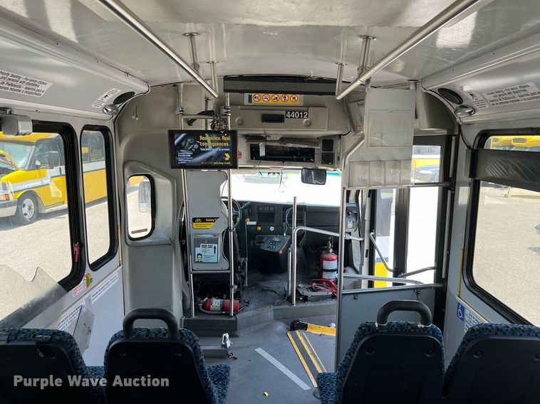 image for item LF9346 2016 Chevrolet Express G4500  shuttle bus