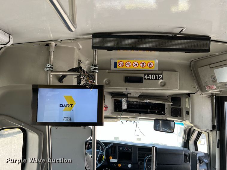 image for item LF9346 2016 Chevrolet Express G4500  shuttle bus