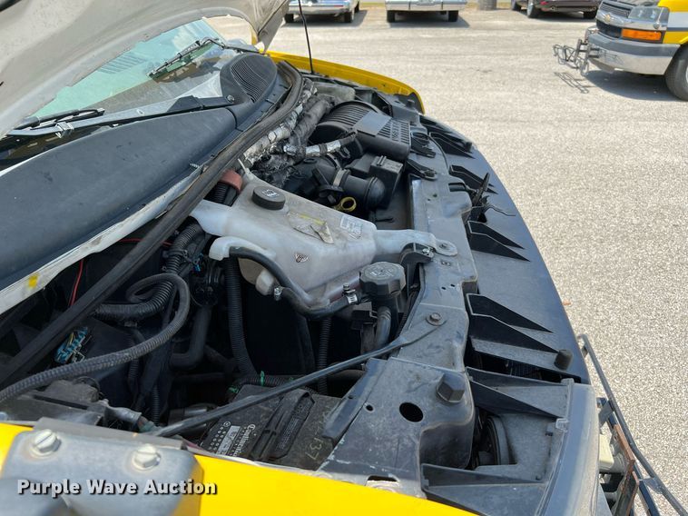 image for item LF9346 2016 Chevrolet Express G4500  shuttle bus