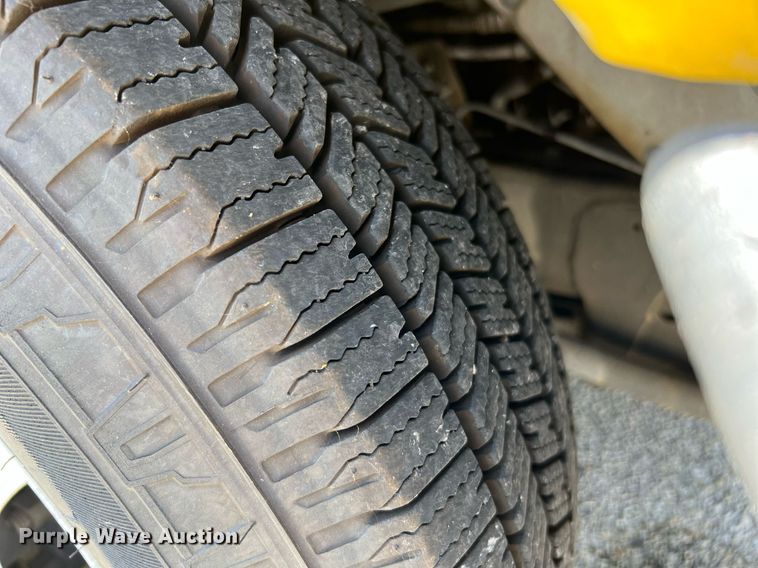 image for item LF9346 2016 Chevrolet Express G4500  shuttle bus