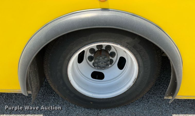 image for item LF9346 2016 Chevrolet Express G4500  shuttle bus