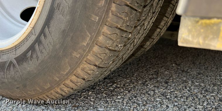 image for item LF9346 2016 Chevrolet Express G4500  shuttle bus