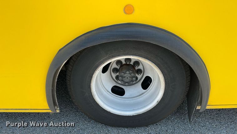 image for item LF9346 2016 Chevrolet Express G4500  shuttle bus