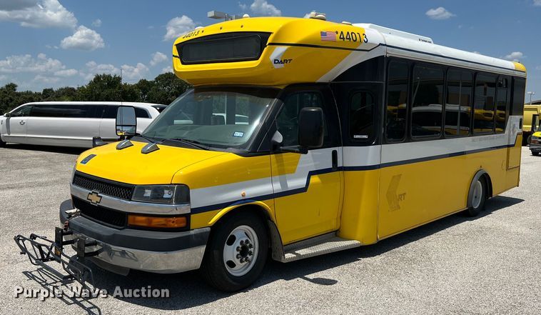 image for item LF9347 2016 Chevrolet Express G4500  shuttle bus