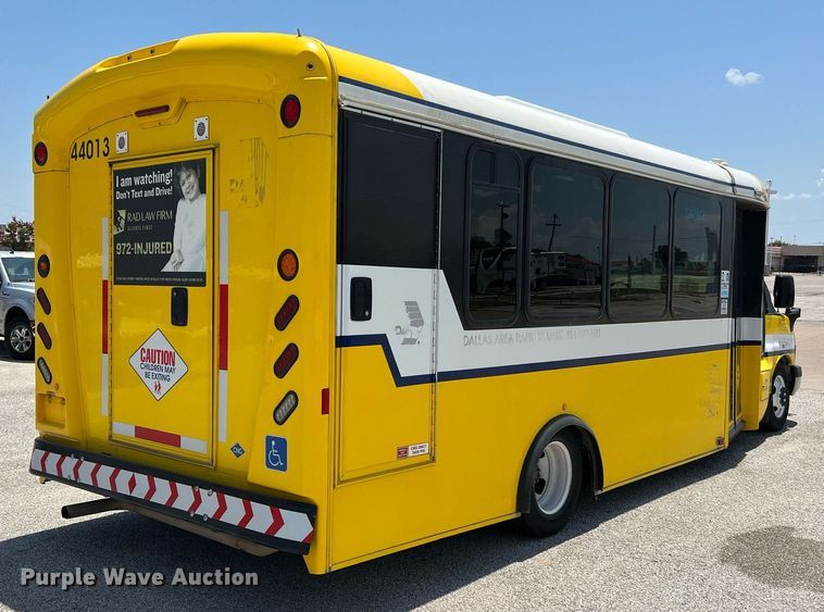 image for item LF9347 2016 Chevrolet Express G4500  shuttle bus