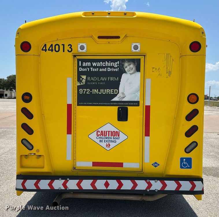 image for item LF9347 2016 Chevrolet Express G4500  shuttle bus