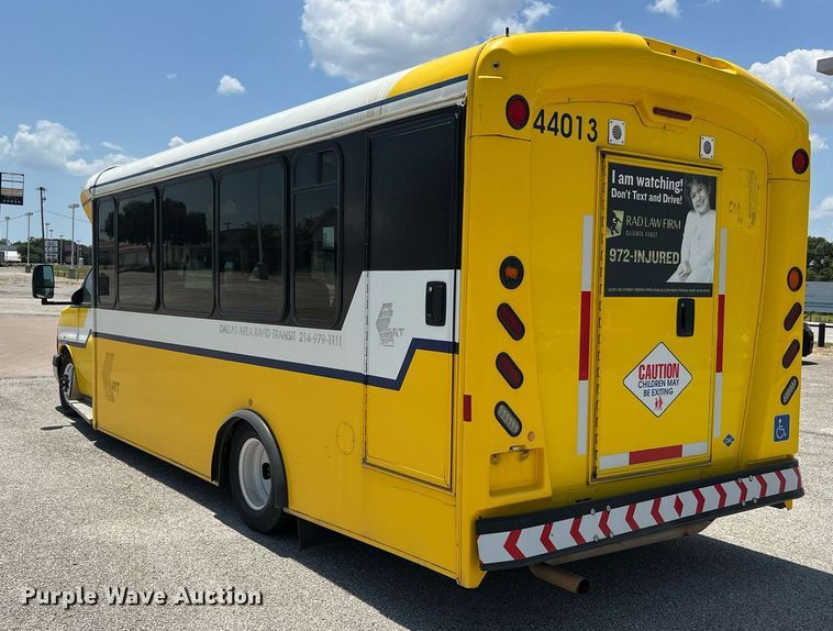 image for item LF9347 2016 Chevrolet Express G4500  shuttle bus