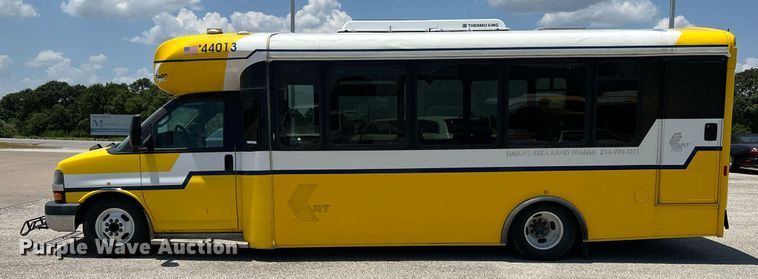 image for item LF9347 2016 Chevrolet Express G4500  shuttle bus