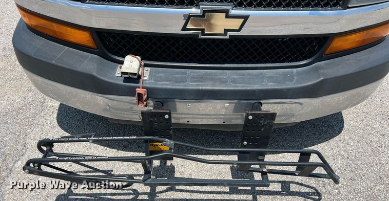 image for item LF9347 2016 Chevrolet Express G4500  shuttle bus