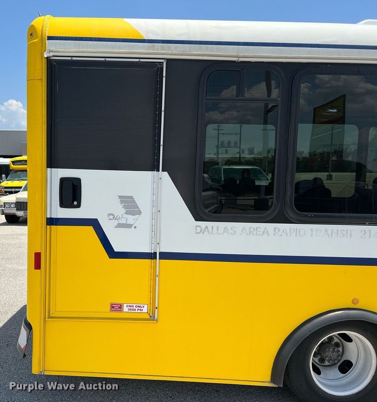 image for item LF9347 2016 Chevrolet Express G4500  shuttle bus