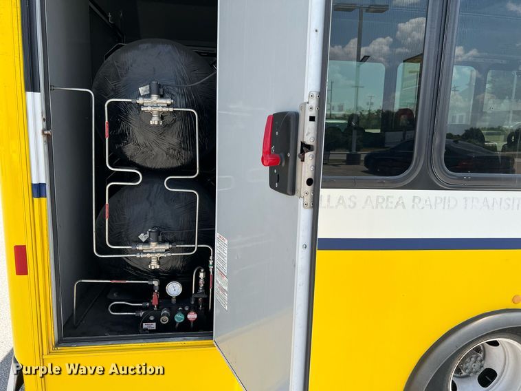 image for item LF9347 2016 Chevrolet Express G4500  shuttle bus